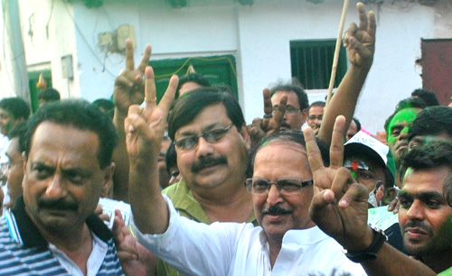 TMC supporters celebrate in front of CM's residence