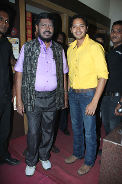 Shreyas, Uddhav at re-launch of Hindmata Theatre