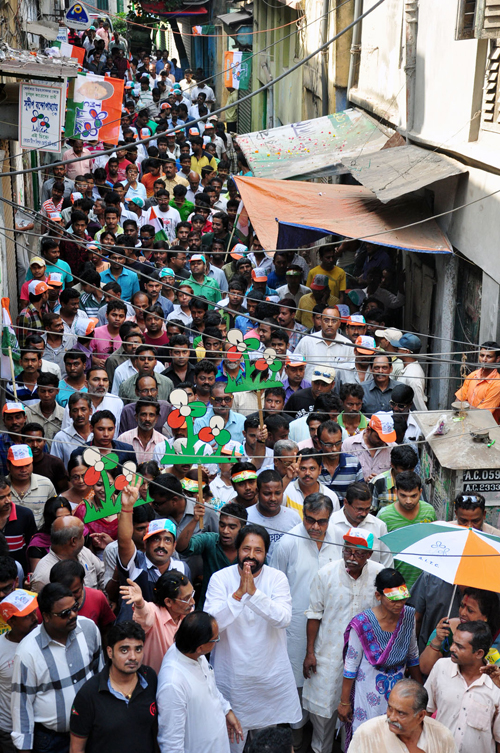 LS: Political leaders campaign in Kolkata