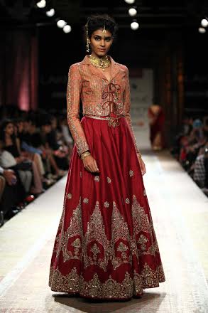Jacqueline walks the ramp at Lakme Fashion Week