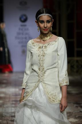 Raghavendra Rathore  showcases collection at Bridal Fashion Week