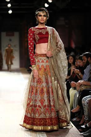 Jacqueline walks the ramp at Lakme Fashion Week