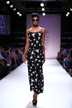 Kriti Sanon walks the ramp at Lakme Fashion Week 