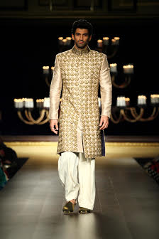 ICW Delhi: Aditya Roy Kapoor, Alia Bhatt walks ramp for Manish Malhotra