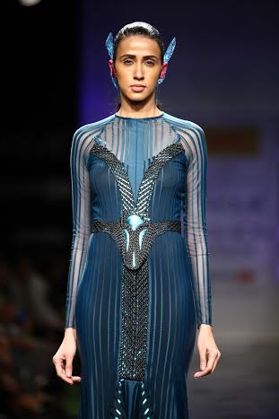 Sushmita Sen walks ramp in Lakme Week