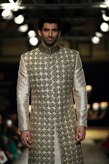 ICW Delhi: Aditya Roy Kapoor, Alia Bhatt walks ramp for Manish Malhotra