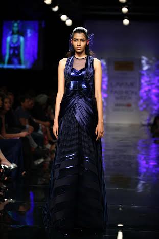 Sushmita Sen walks ramp in Lakme Week