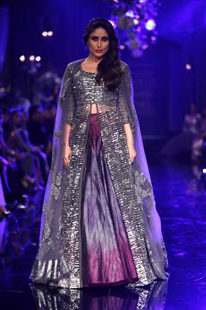 LFW Grand Finale: Kareena, Varun walk ramp for Manish Malhotra