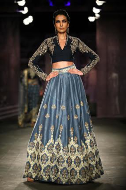 Kangana Ranaut walks for Anju Modi