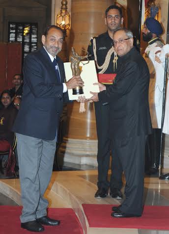 President confers National Sports Awards 