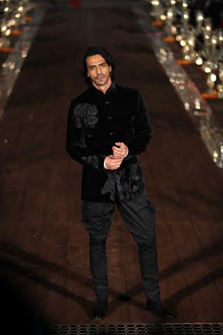 Rohit Bal showcases his collection at WLIFW 