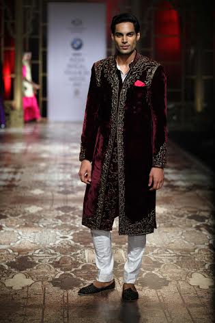 Raghavendra Rathore  showcases collection at Bridal Fashion Week