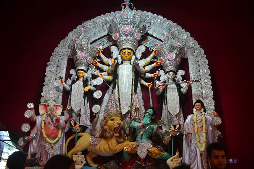 Festive fever grips Kolkata