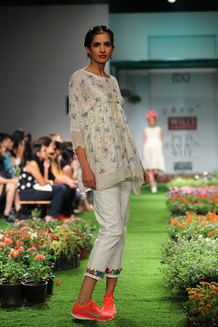 Aneeth Arora showcases designs at  WLIFW 