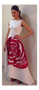 Deepika poses at Happy New Year promotion