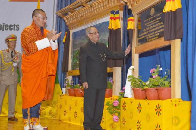 Pranab discusses wide ranging issues with King of Bhutan