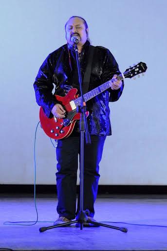  Lesle Lewis performs at IIMUN Kolkata Chapter