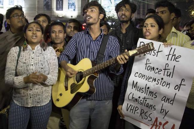 Christmas fever grips Kolkata