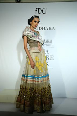 Malaika, Nimrat Kaur walk for Rina Dhaka