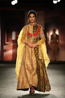 Kangana Ranaut walks for Anju Modi