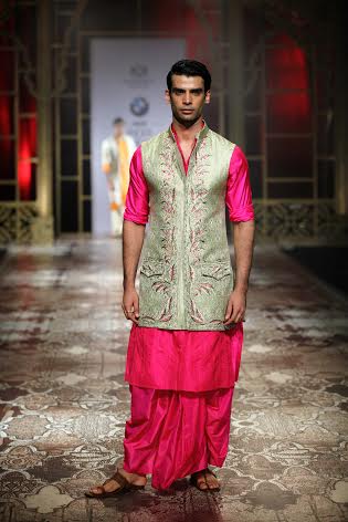 Raghavendra Rathore  showcases collection at Bridal Fashion Week
