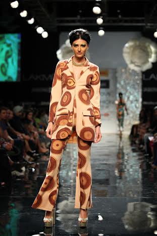 Shilpa Shetty walks the ramp at Lakme Fashion Week