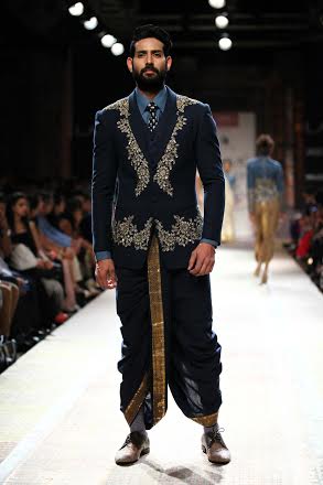 Jacqueline walks the ramp at Lakme Fashion Week