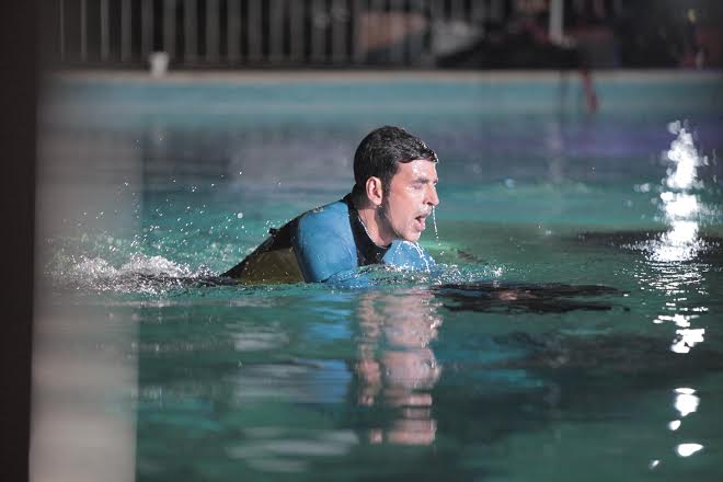 Akshay Kumar dares to perform underwater