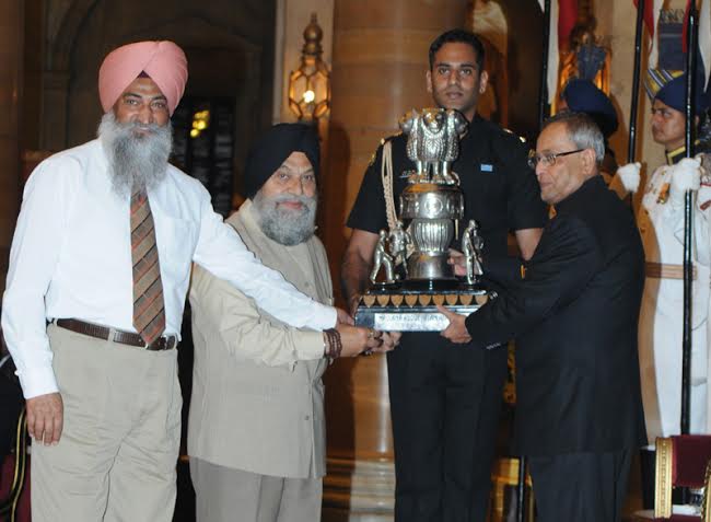 President confers National Sports Awards 