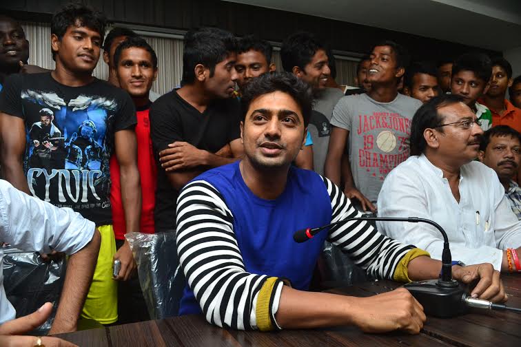Dev visits Tollygunge Agarami football team