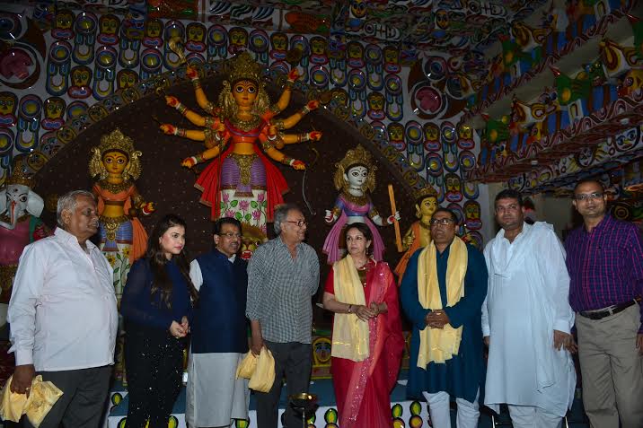 Sharmila, Soumitra get together for puja inauguration