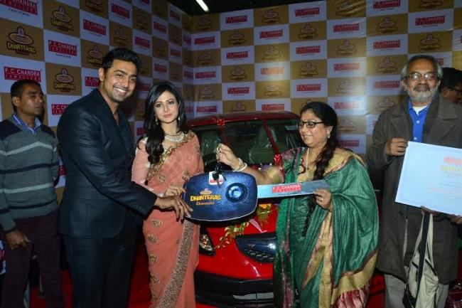 Dev, Koel glam up P C Chandra prize distribution