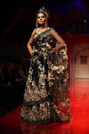 Kangana walks for Suneet Varma at IBFW