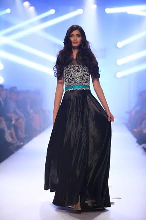 Diana Penty  walks the ramp at Lakme Fashion Week  