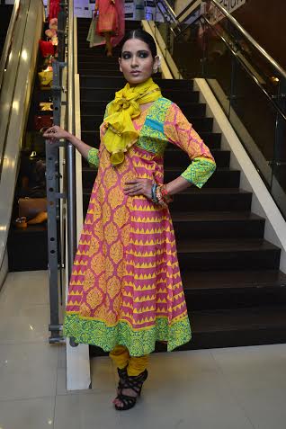 Kolkata hosts Shoppers Stop Sananda Pujor Bazar fashion show