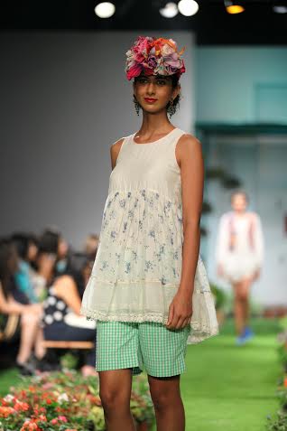 Aneeth Arora showcases designs at  WLIFW 