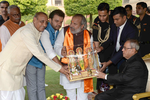 Pranab Mukherjee meeting the Vice President