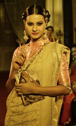 Paayel walks the ramp at  'Calcutta Oh Kolkata' 
