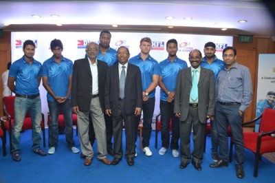 Mumbai Indians felicitate DHFL customers