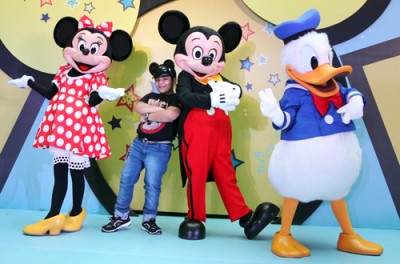 Donald Duck visits Mumbai mall