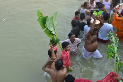 Kolkata soaks in Mahasaptami fervor 