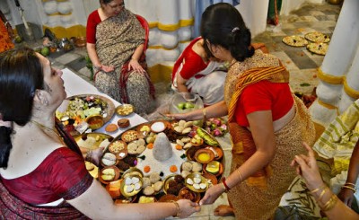 Festive fever reaches peak on Maha Ashtami-Maha Navami