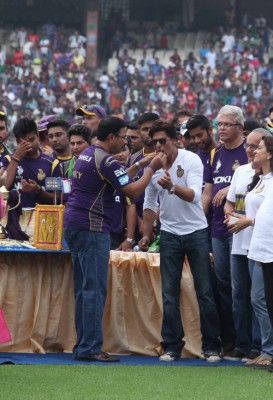 Eden felicitates SRK, KKR