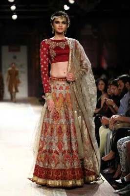 Jacqueline walks the ramp at Lakme Fashion Week