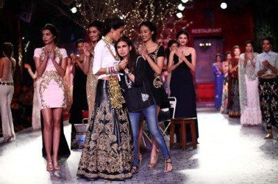 Lisa Haydon walks ramp for Monisha Jaising