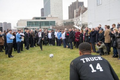 UN chief scores goal for peace in football game to mark 'Christmas Truce' of 1914
