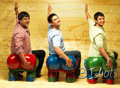 Aamir Khan casts his vote in Mumbai