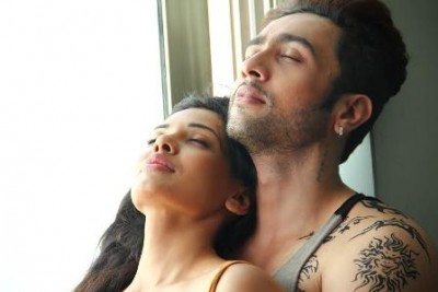  Adhyayan Suman, Sara Loren shoot  entire sequence in first take