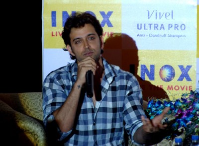 Modi praises Hrithik for joining 'Swachh Bharat' campaign