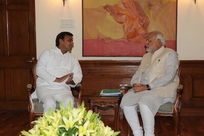 Akhilesh Yadav meets PM Modi 